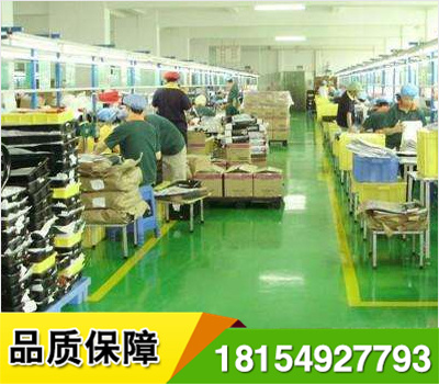 車間倉庫、劃線施工不用噴涂機械,熱熔機械,地面涂膠后直接粘貼,立即可以通車,野外施工簡便,經(jīng)久耐用,標(biāo)線邊緣整齊,作圖剪字方便,長期使用之平均造價低于所有標(biāo)線漆價格.高速路一