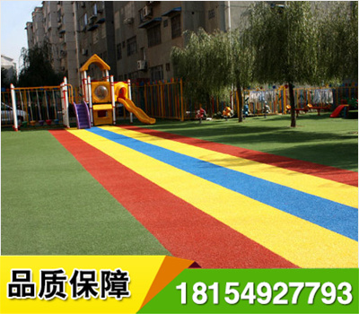 幼兒園定制人造草坪以專用設(shè)計,使用成本少,維護(hù)保養(yǎng)方便,環(huán)保安全,外形美觀,適應(yīng)性強等優(yōu)勢,全面覆蓋和替代了傳統(tǒng)塑膠和PVC等鋪裝材料.